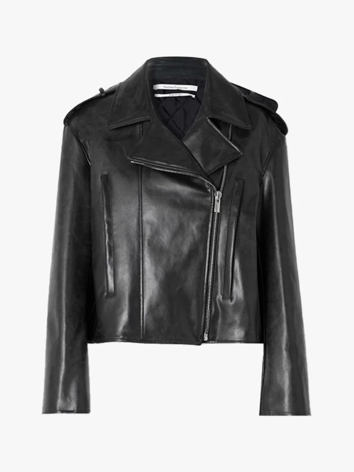 Від косух до об'ємного бомбера: 8 найактуальніших шкіряних курток сезону 2026, які варті уваги
6