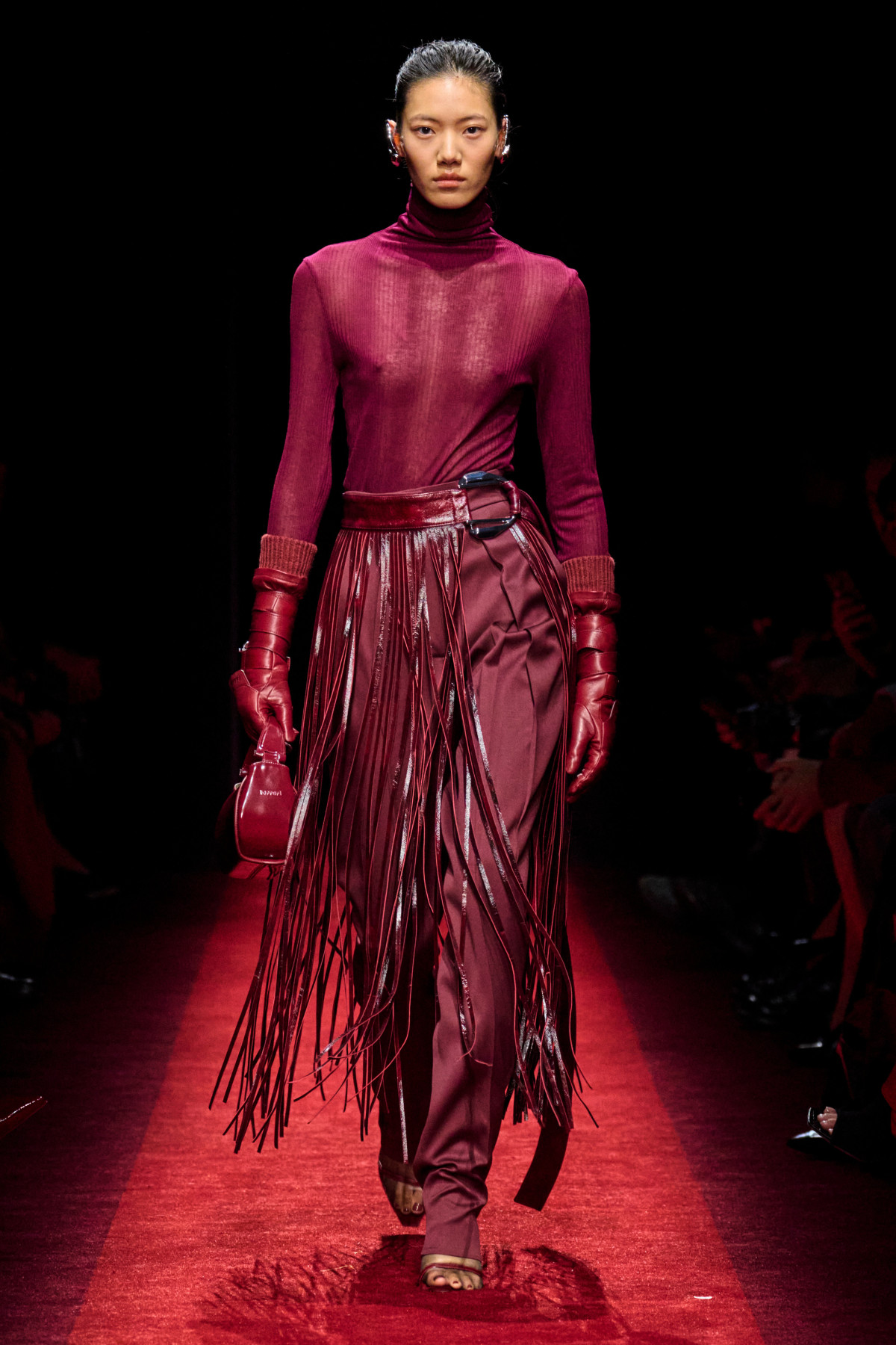 Бахрома: зимовий спідничний must-have для стильного вигляду
5