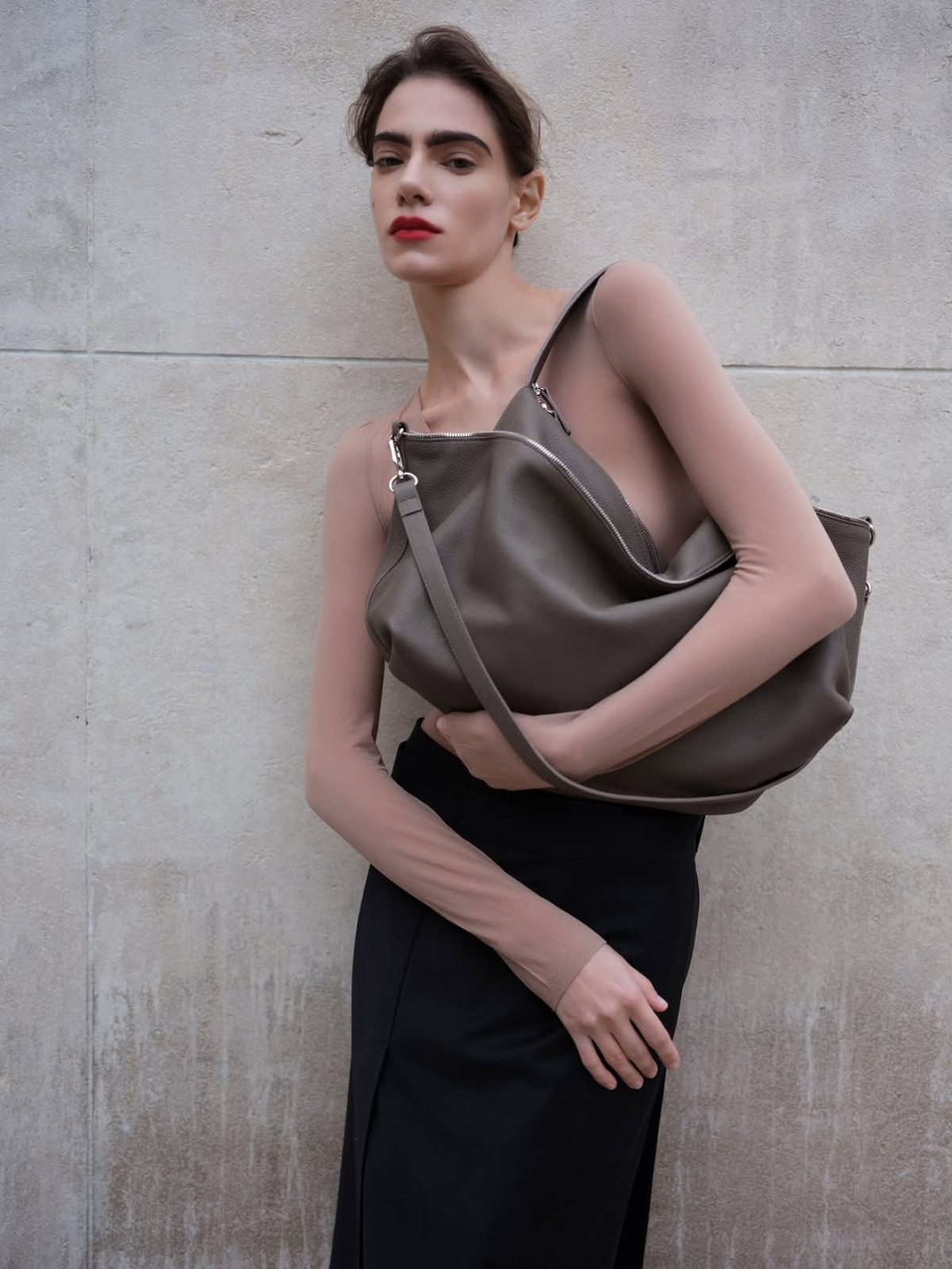 Містка сумка — провідний тренд моди 2026.
9