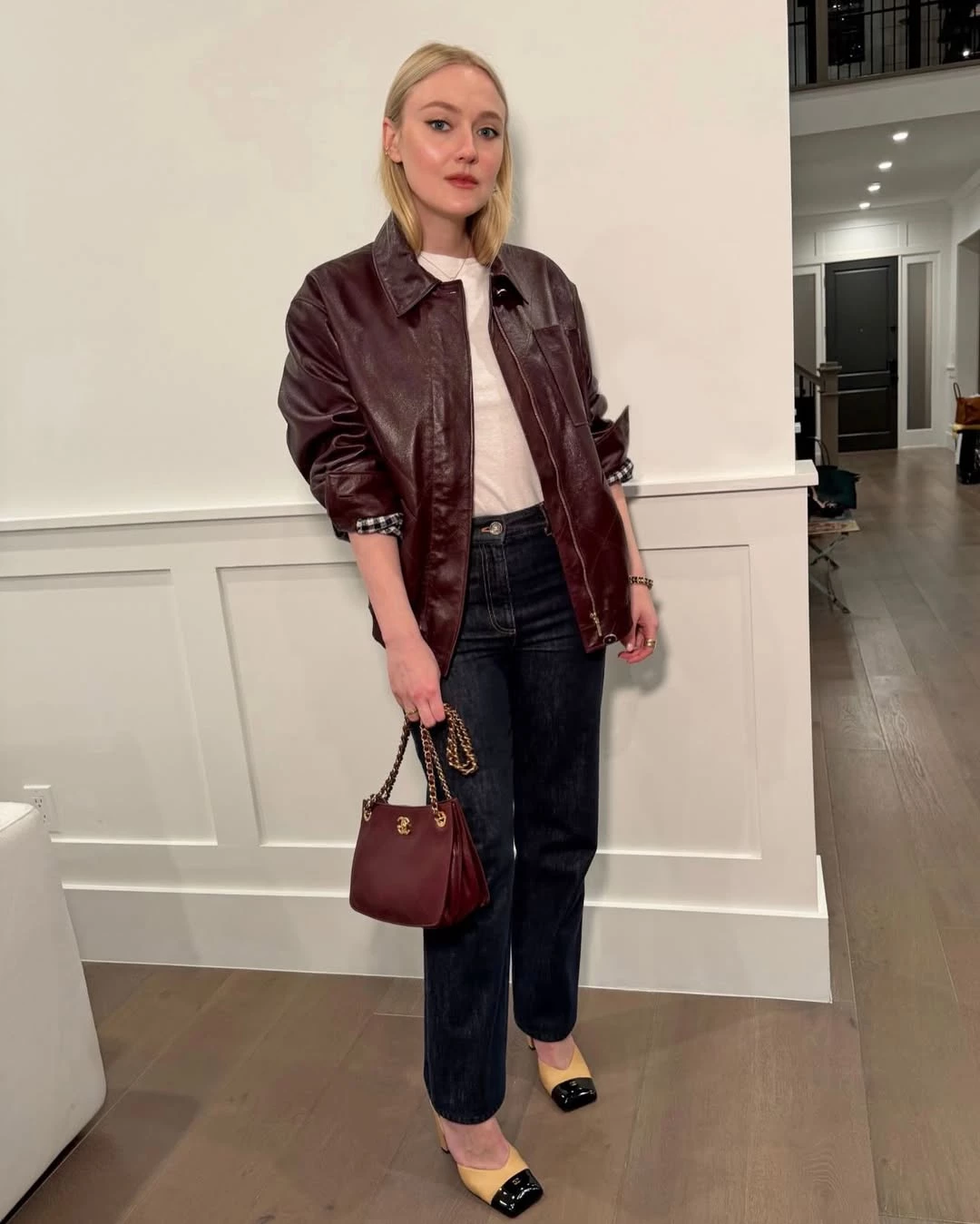 Д. Феннінг показує, як створити макіяж halo lips
0