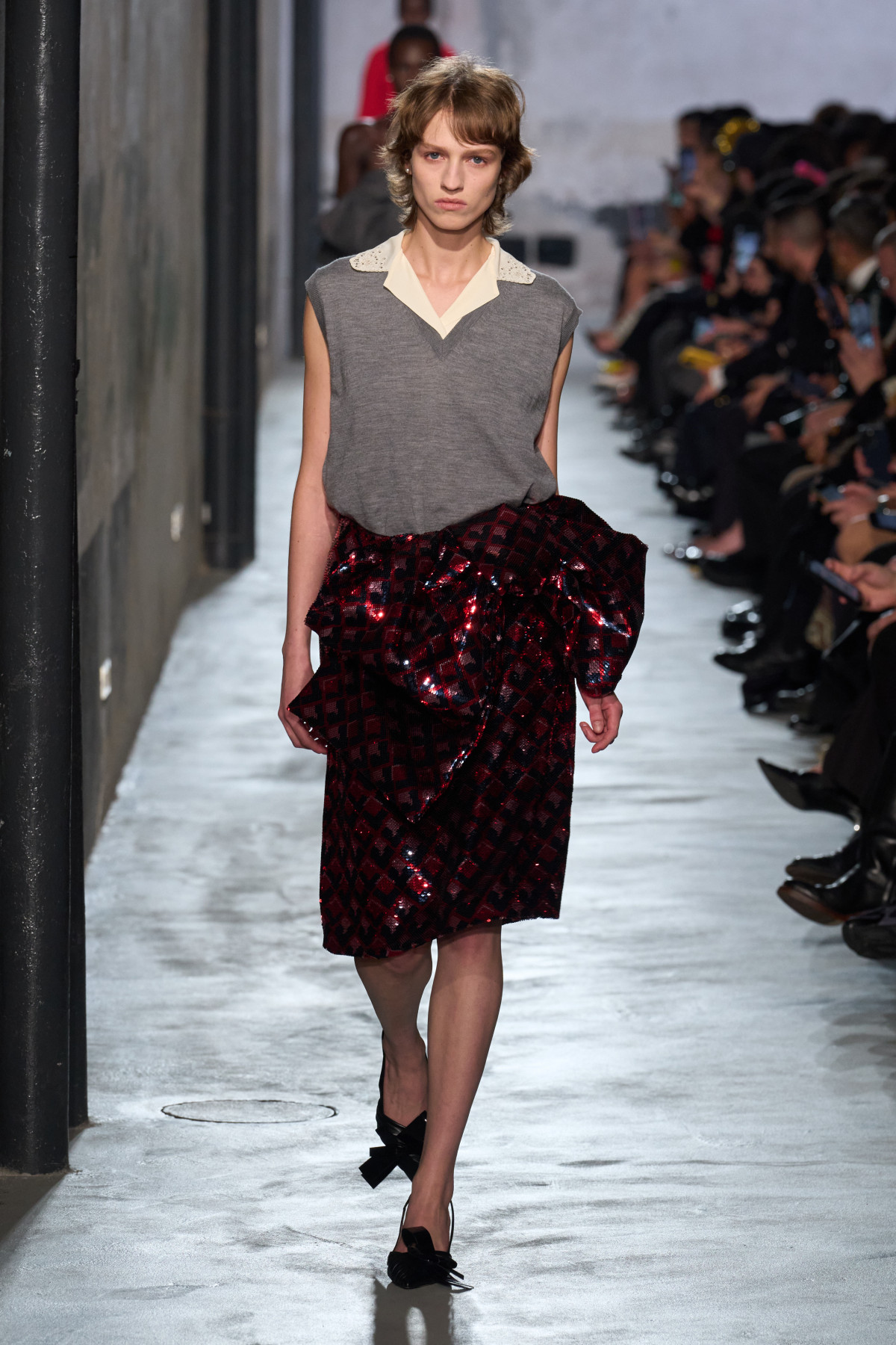 Блискуча спідниця: основа святкового гардеробу на майбутнє — причина купити її негайно
7