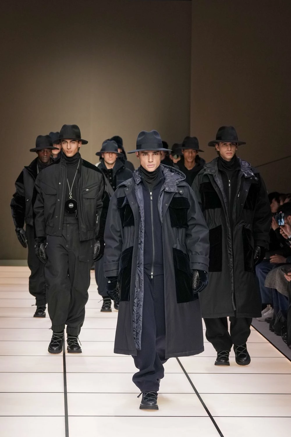 Джорджіо Армані слідом за Армані: як майбутня чоловіча збірка осінь-зима 2026/2027 по-новому тлумачить класичний стиль
9