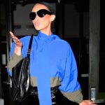 Белла Хадід одягла кобальтово-блакитну вітровку для вечірнього виходу