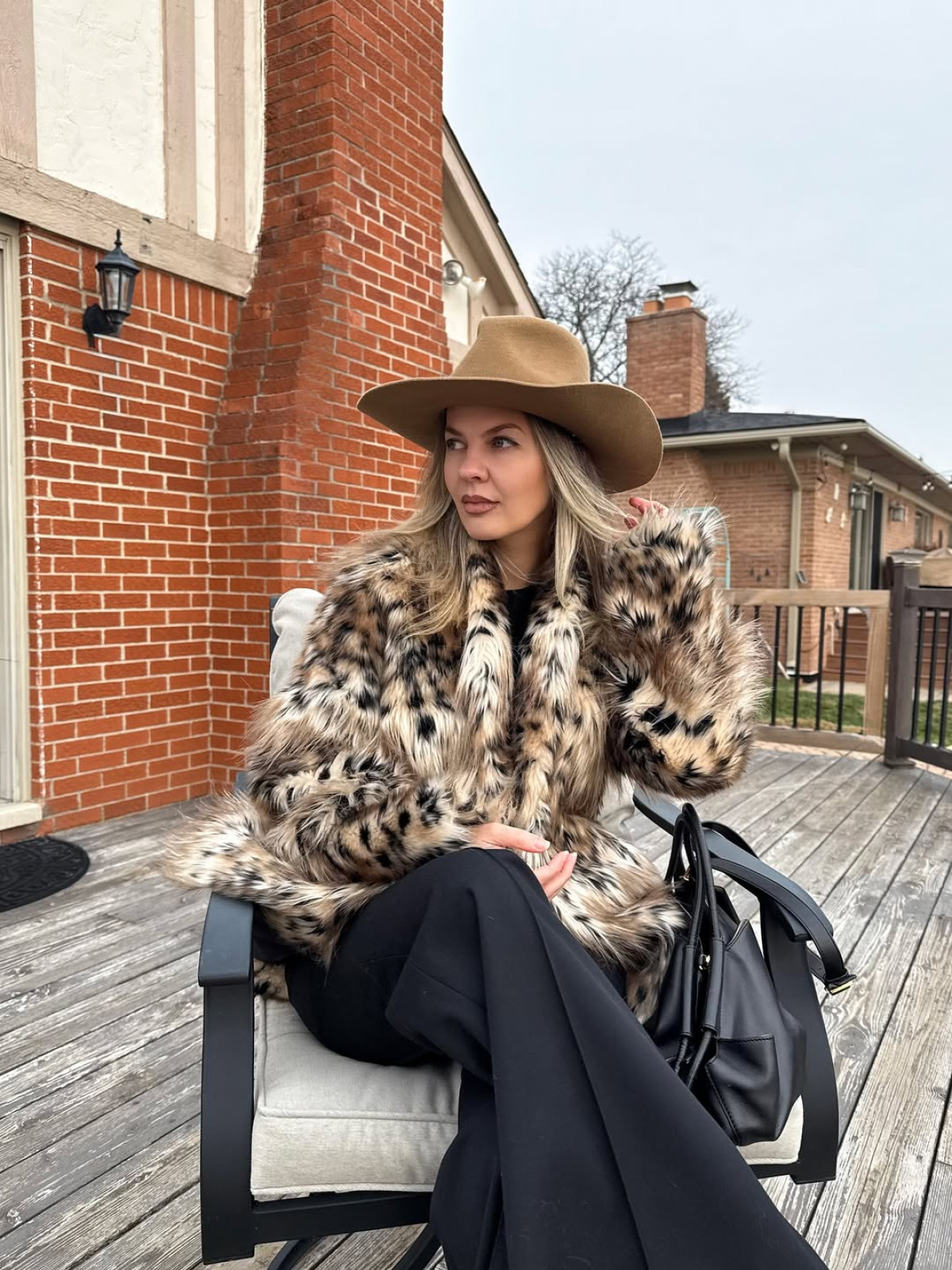 З чим поєднати еко-шубу взимку 2026: 20 стильних луків від модниць
13