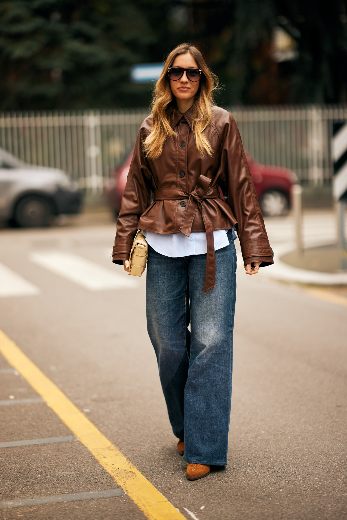 Яке взуття обрати до широких штанів взимку: трендові варіанти
18