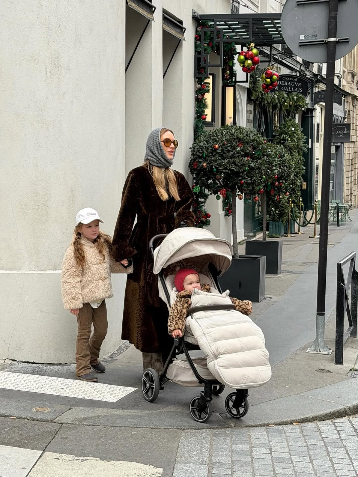 Зимові шарфи: стильні та легкі варіанти для твого неповторного луку.
5