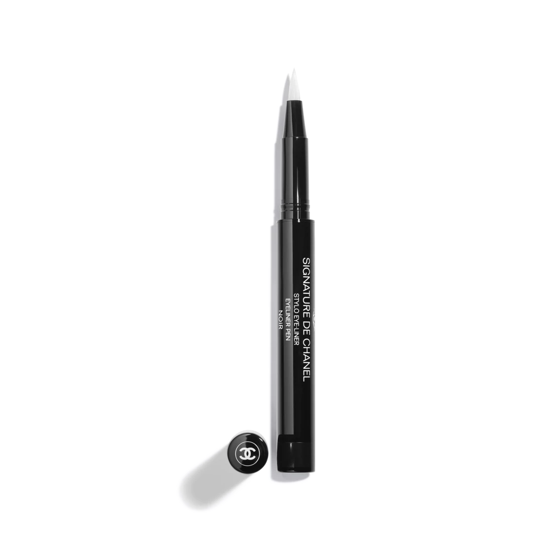 Відтворення косметичних луків з нью-йоркського дефіле Chanel.
12