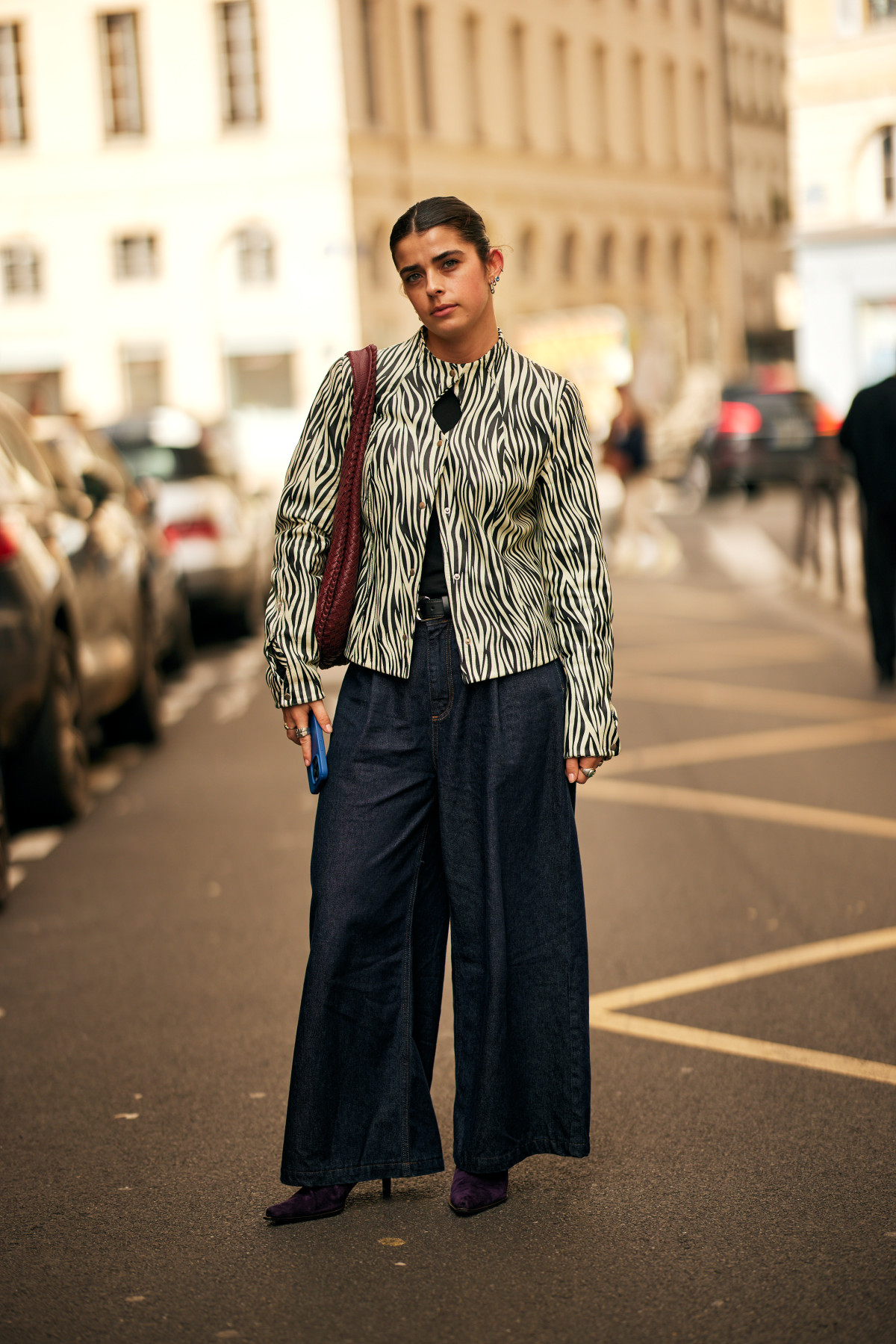 Яке взуття обрати до широких штанів взимку: трендові варіанти
24