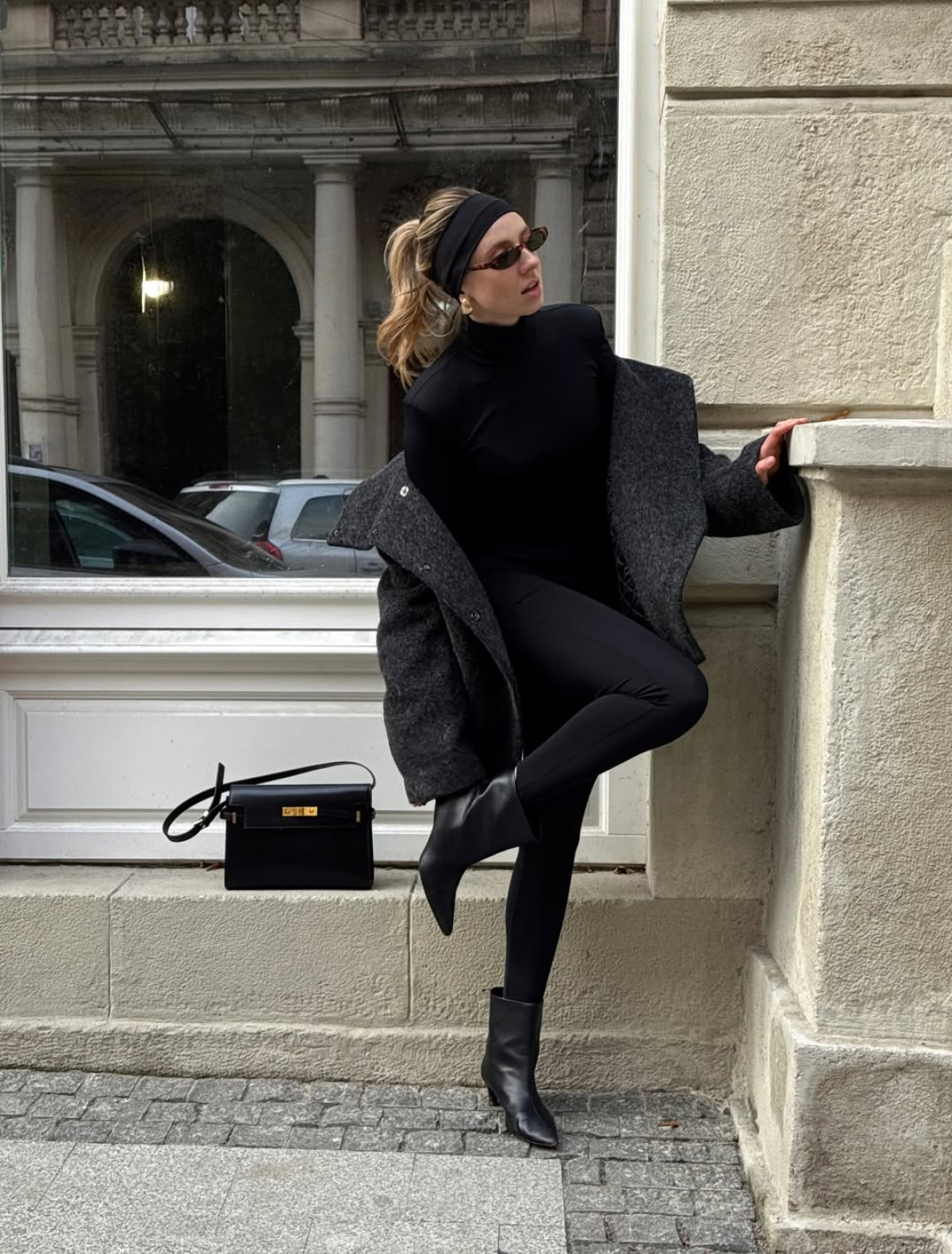 Лосини та боти — вічна комбінація, що зводить з розуму стильних дівчат взимку 2026
1