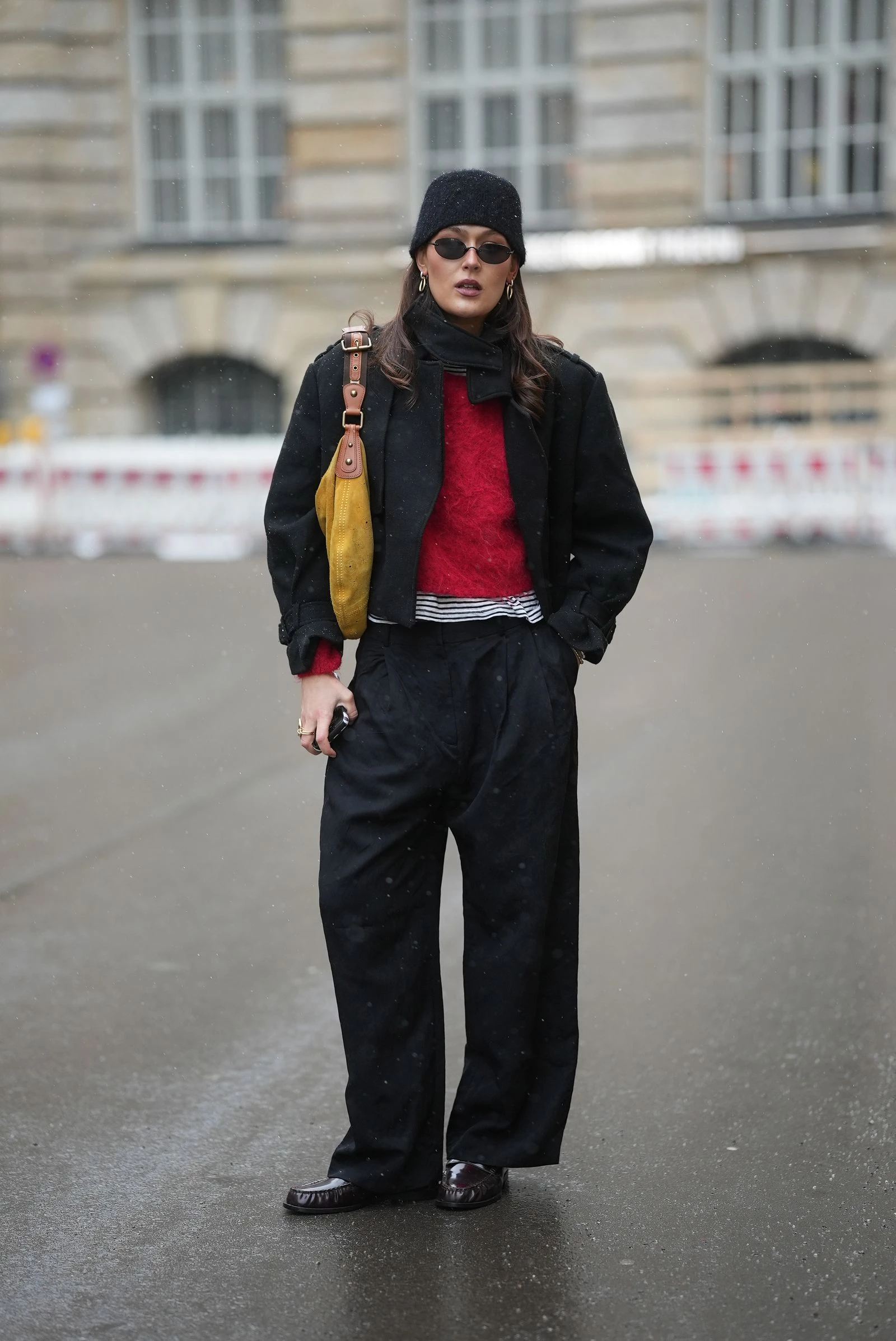 6 модних аргументів на користь того, що багряний джемпер - незамінний елемент вашого одягу
16