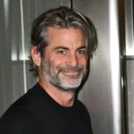 Хто такий Джим Кертіс? 5 фактів про хлопця Дженніфер Еністон, від віку до кар'єри та багато іншого