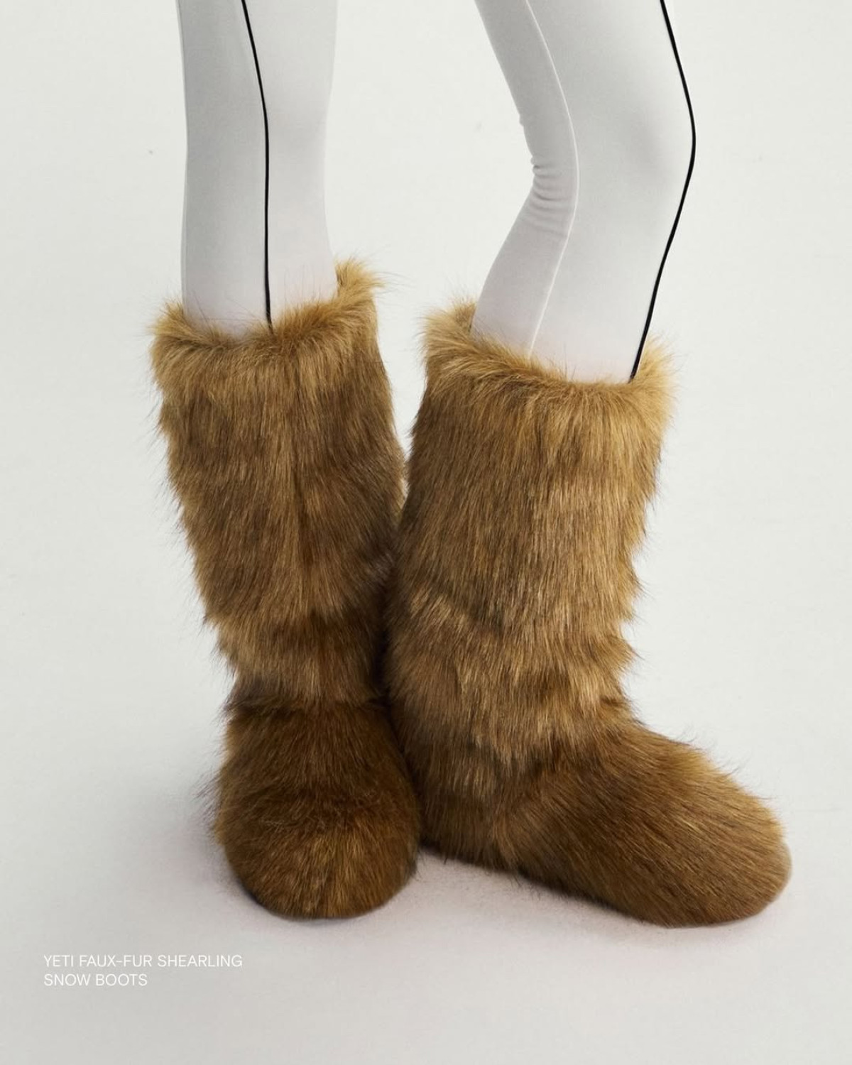 Зимова колекція: Стильні, теплі кросівки, уггі та лофери 2026
7