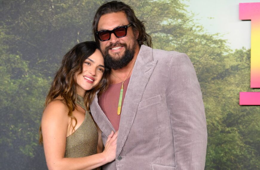 Джейсон Момоа та Адрія Арджона продовжують використовувати грайливі кольори та PDA у своїх образах на червоній доріжці.