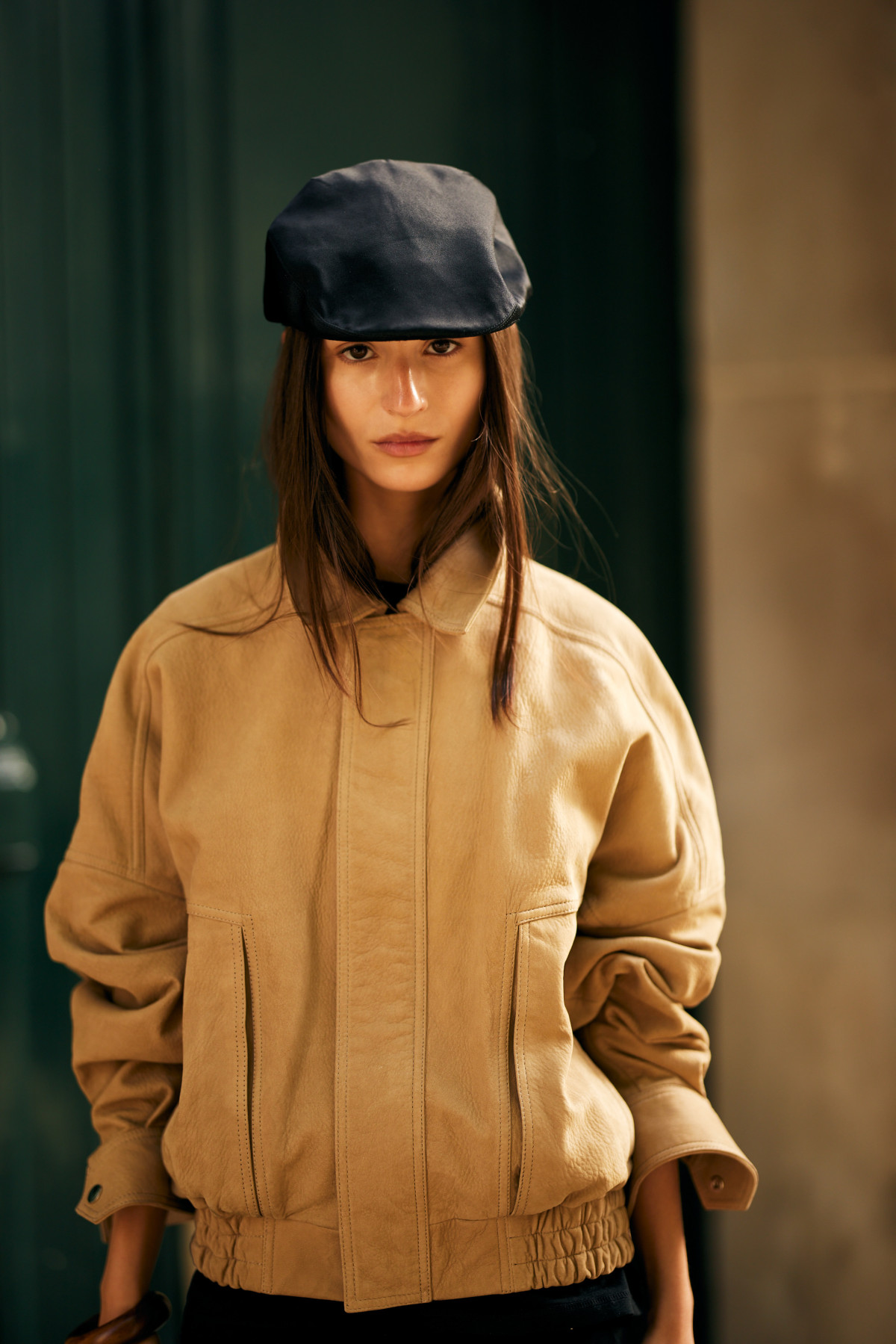 Теплі шапки, кепки та капелюхи: топ-30 зимових трендів головних уборів для стильних жінок
0