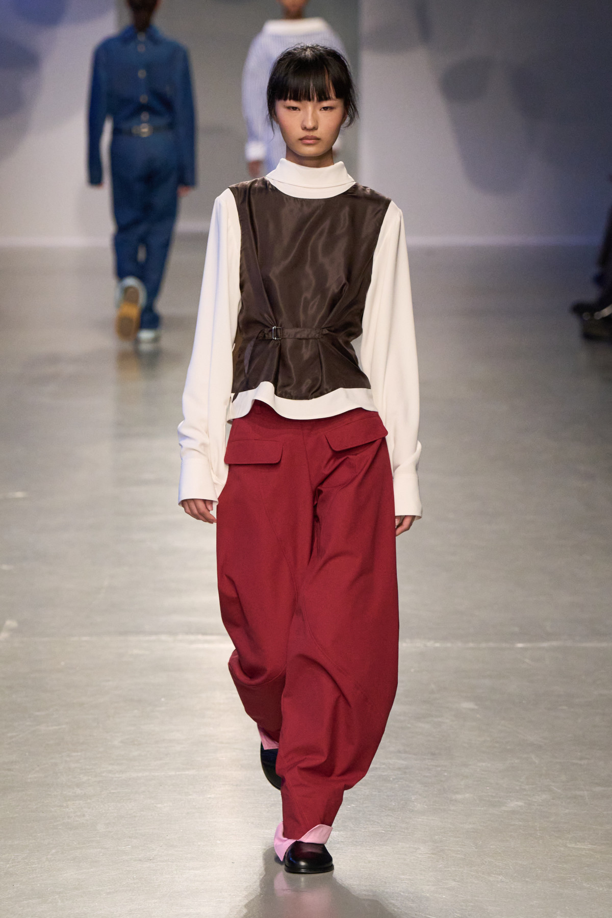 Одяг навпаки: найскандальніша тенденція, що підкорить моду у 2026.
2