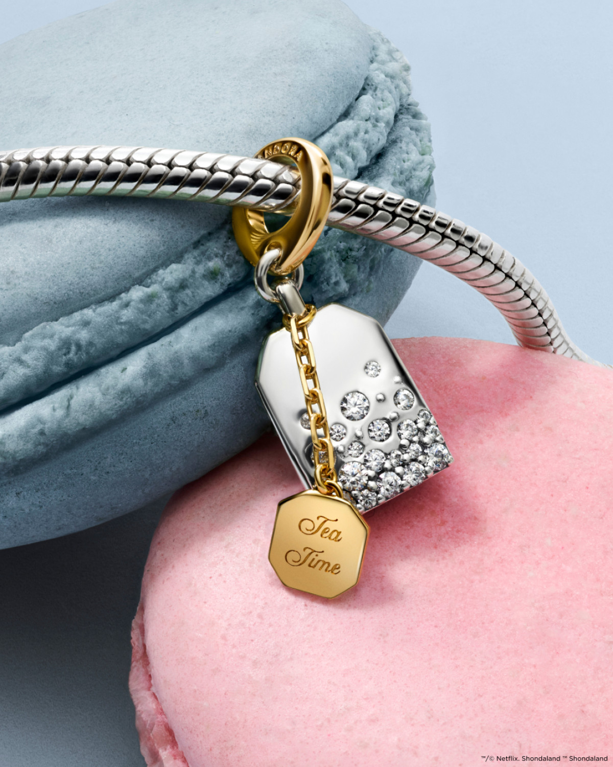 Pandora презентувала коштовну лінію, присвячену серіалу "Бріджертони", сповнену романтики.
5