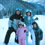 Натхнення від зимового відпочинку Роузі Гантінгтон-Вайтлі: парні образи Стейтемів для гірськолижного курорту