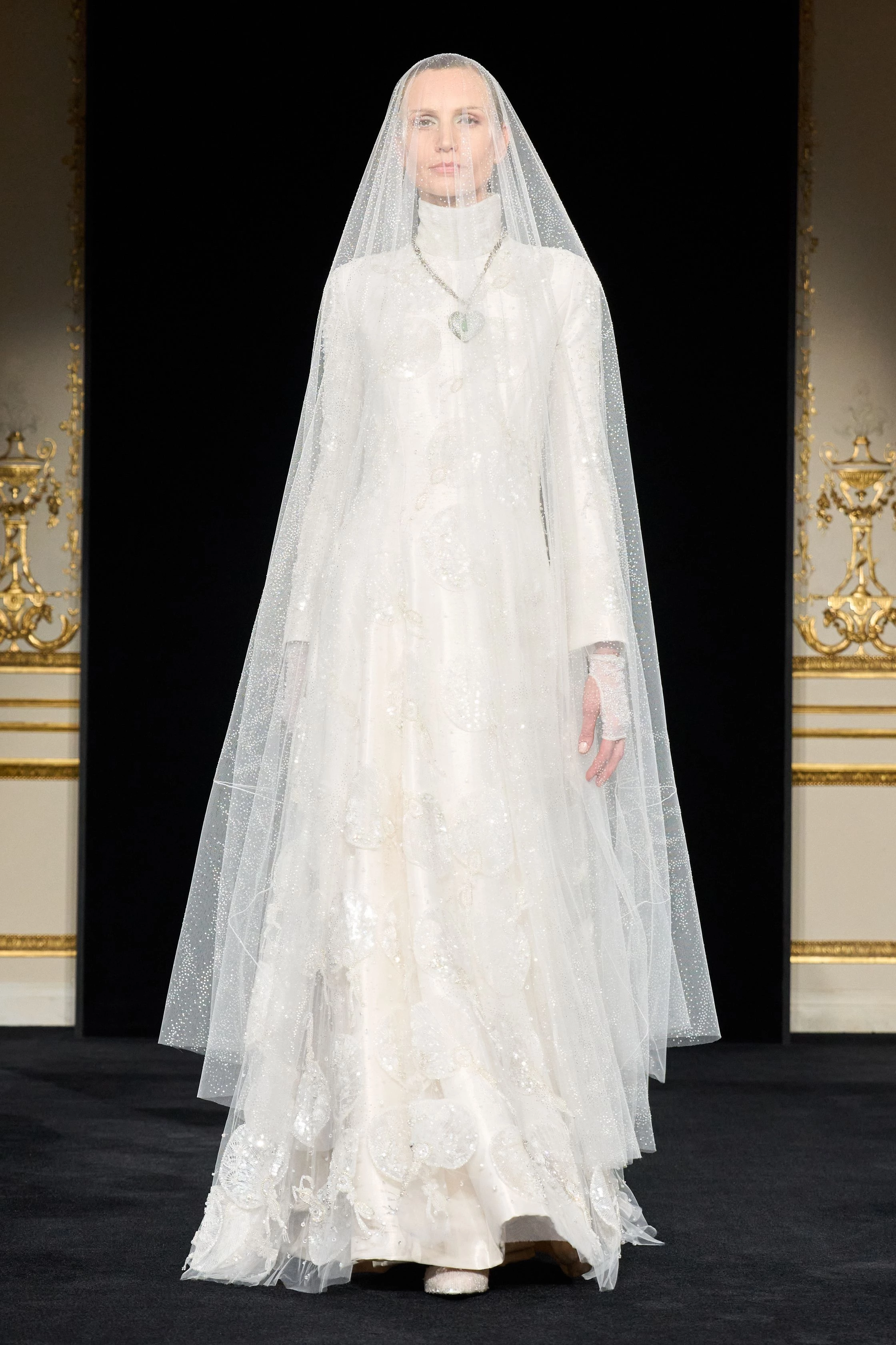 Armani Privé: перший показ Сільвани Армані – що представили?
16