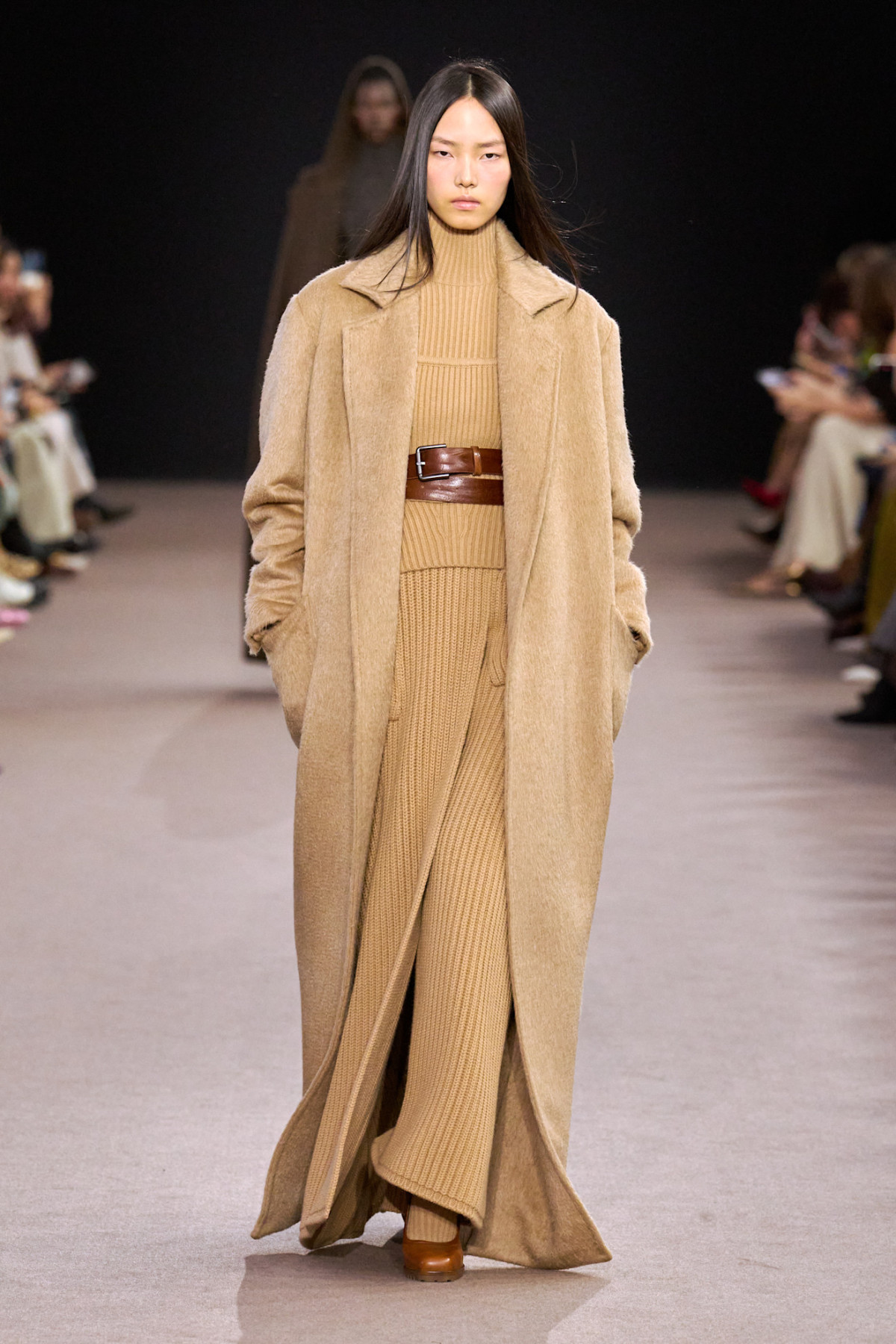 Зимові оверсайз пальта 2026: вибір від глобальних та вітчизняних марок
6