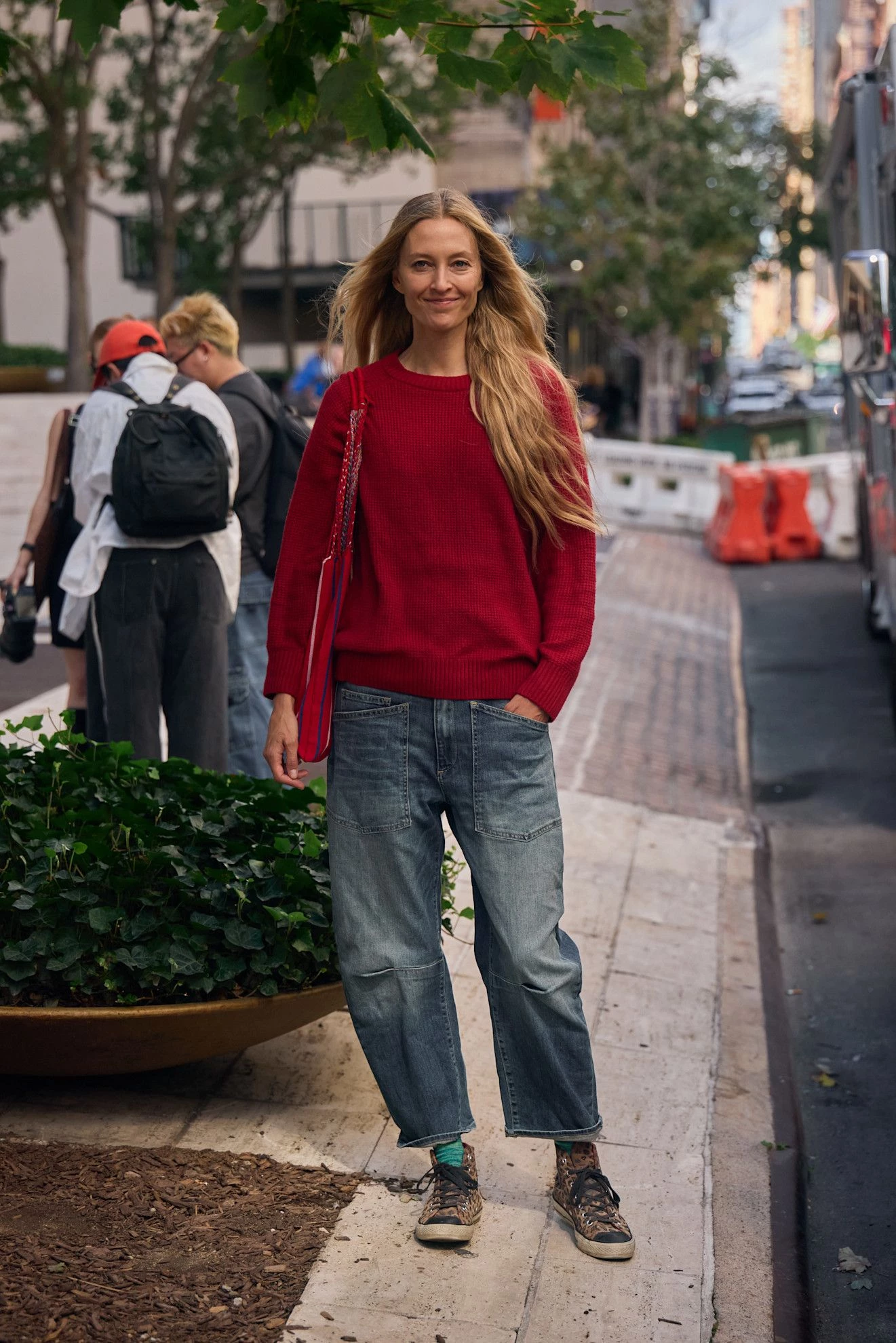 6 модних аргументів на користь того, що багряний джемпер - незамінний елемент вашого одягу
8