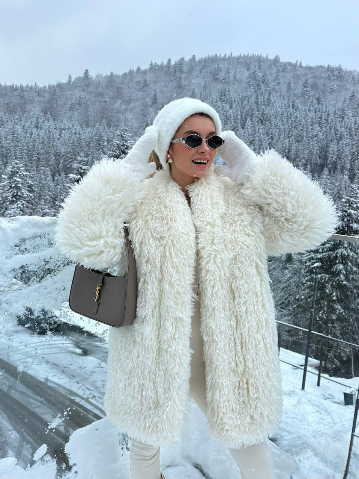 З чим поєднати еко-шубу взимку 2026: 20 стильних луків від модниць
8