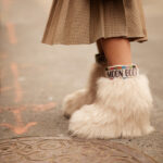 Зимова колекція: Стильні, теплі кросівки, уггі та лофери 2026