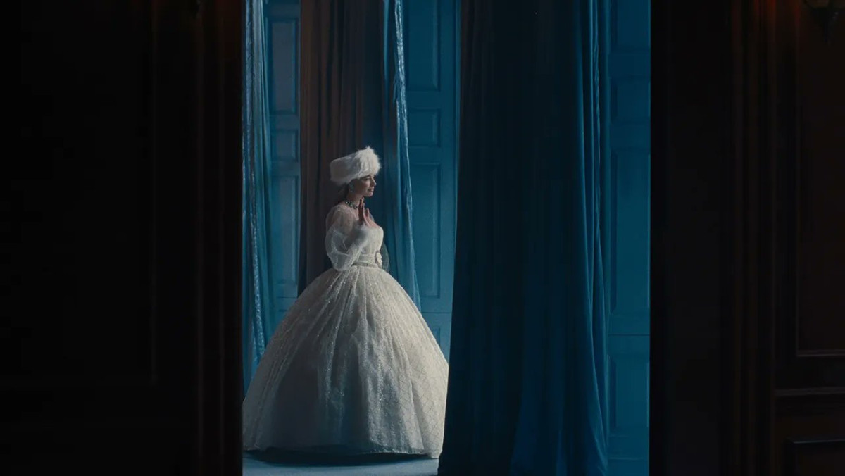 "Грозовий перевал": костюми з Роббі збурили обговорення до виходу фільму.
7