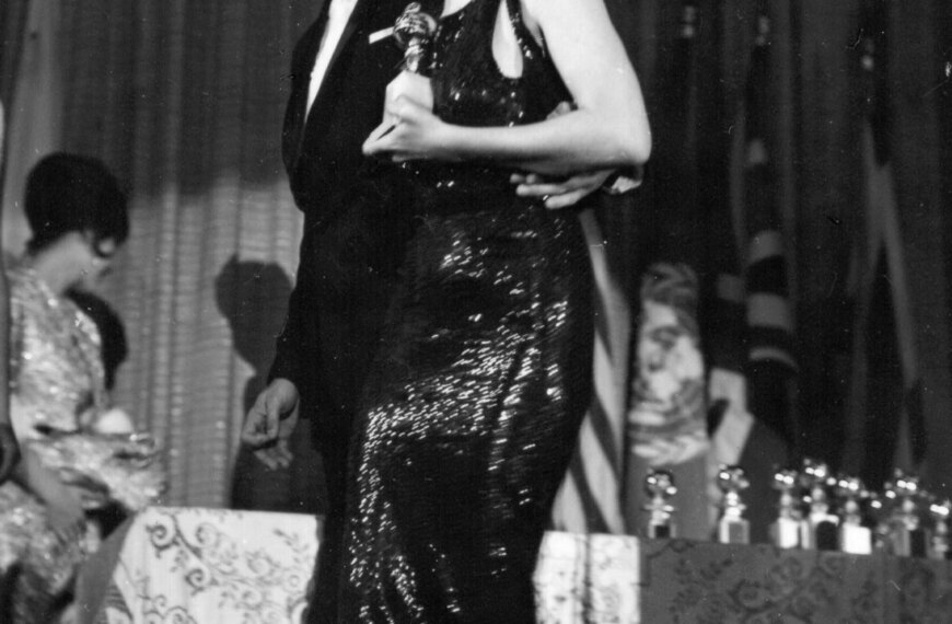 Найзнаковіші вбрання на церемонії “Золотий глобус”: найкращі сукні в історії.