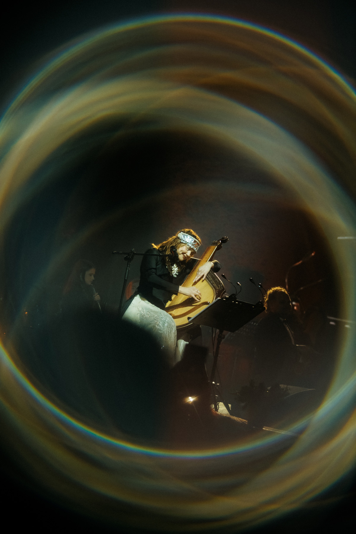 Українські символи та коди в сценічних костюмах Марини Круть на різдвяному шоу
3