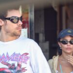 Гаррі Стайлз та Зої Кравіц синхронно вийшли на кавову вечірку перед церемонією вручення премії “Греммі”