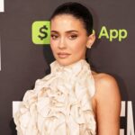 Кайлі Дженнер одяглася в деконструйований одяг від Maison Margiela, щоб відзначити свій акторський дебют