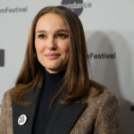 Наталі Портман привезла свої значки з фільмів «ICE Out» та «Be Good» на кінофестиваль «Санденс»