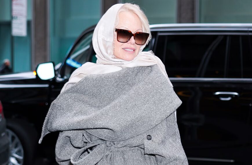 Памела Андерсон незважаючи на нью-йоркські холоди в одязі від Ferragamo з голови&hellip;