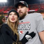 Тревіс Келсі не може встигати за всім життям танцівниці (посилання)