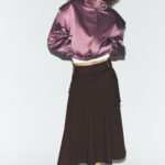 Цей атласний бомбер від Zara помітили на нью-йоркському фешн-віку.