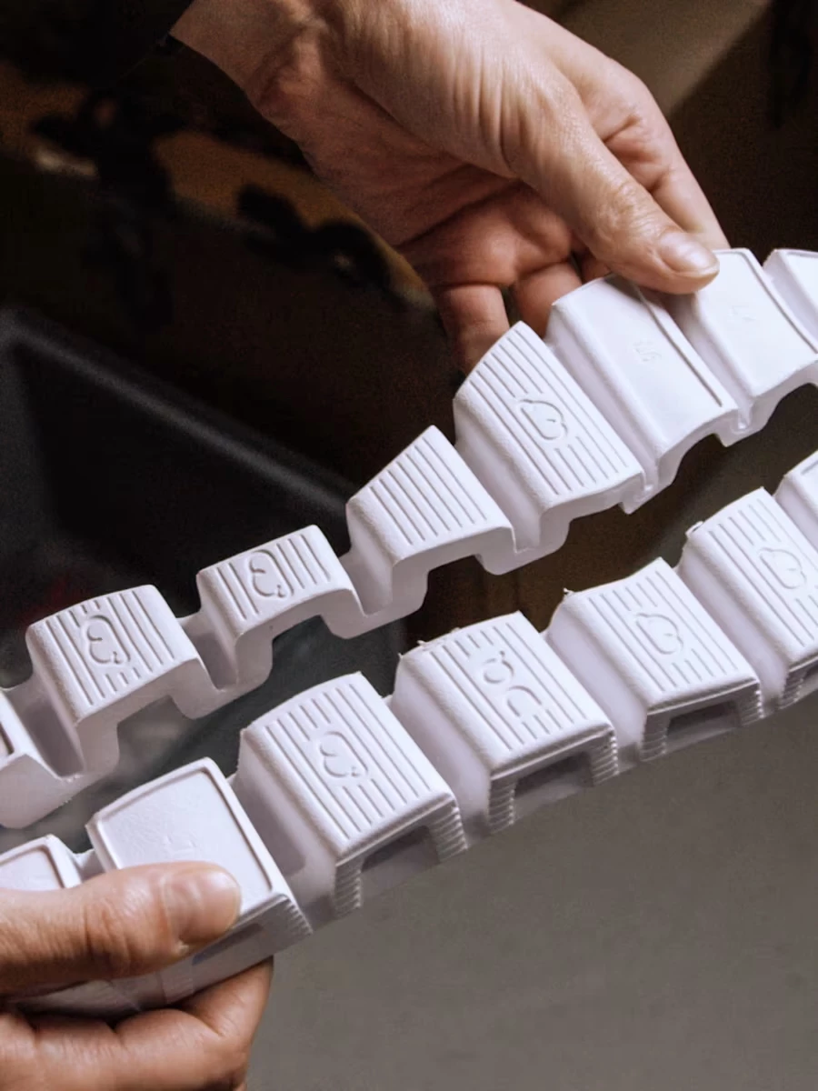 Чому всі так шаленіють від кросівок ON?
2