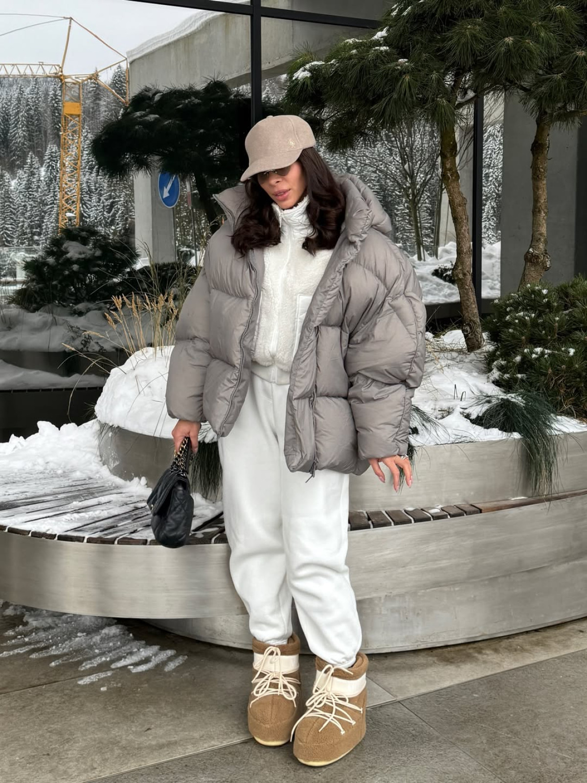 Мороз і стиль: 5 порад, як одягатися модно в холодну погоду.
3