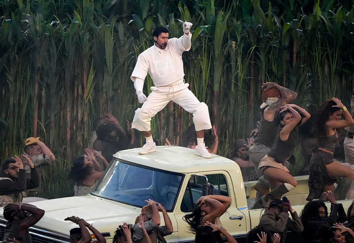 Bad Bunny: Стильний виступ у Zara на Суперкубку 2026