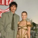 Джейкоб Елроді та Марго Роббі відтворили культову сцену з “Грозового перевалу” на червоній доріжці