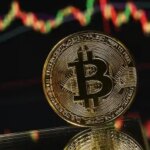 Чому ціна біткойна падає? Що нам відомо