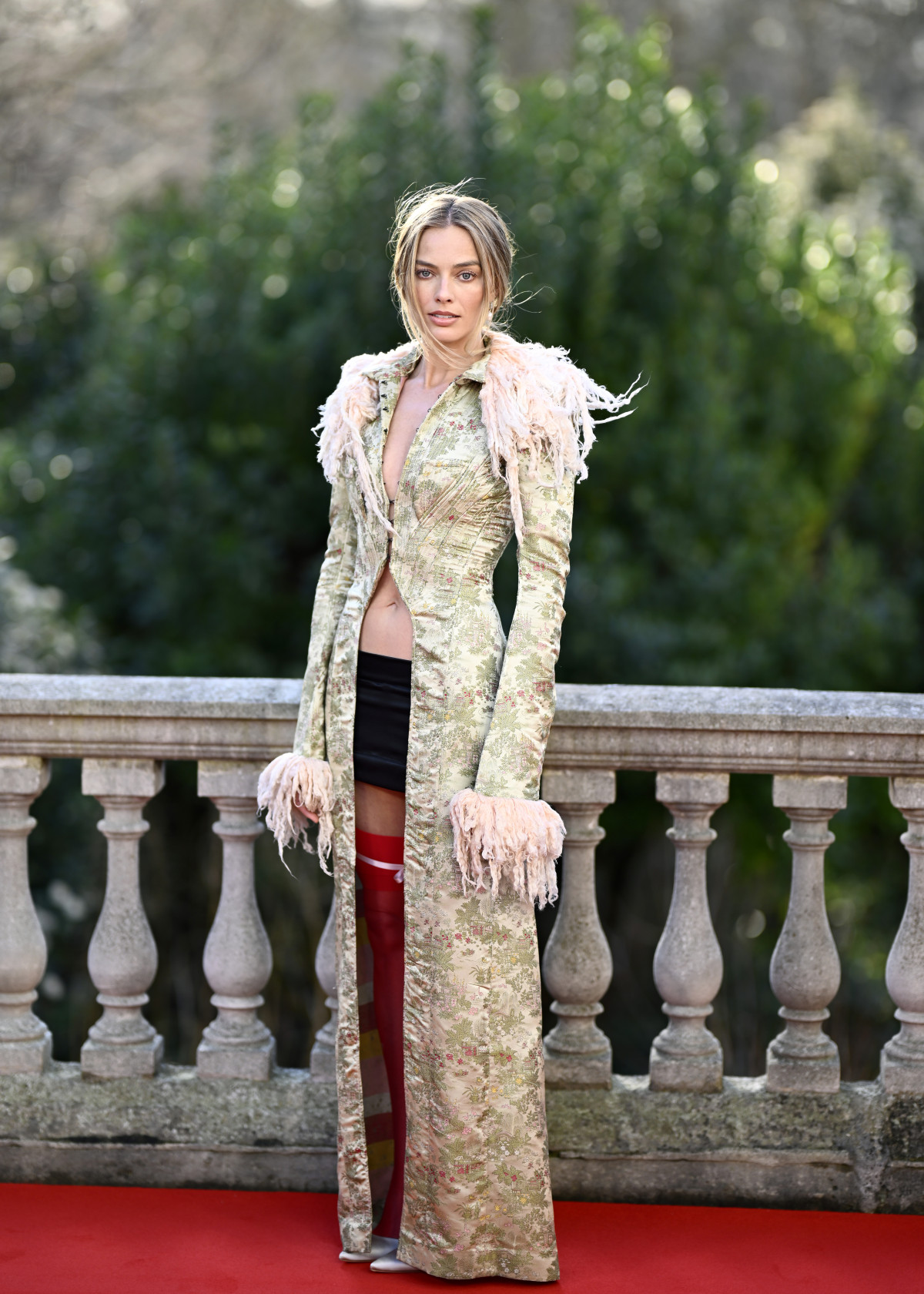 Темна елегантність: 5 найкращих появ Марго Роббі у стилі "Грозового перевалу" під час промо-туру
3