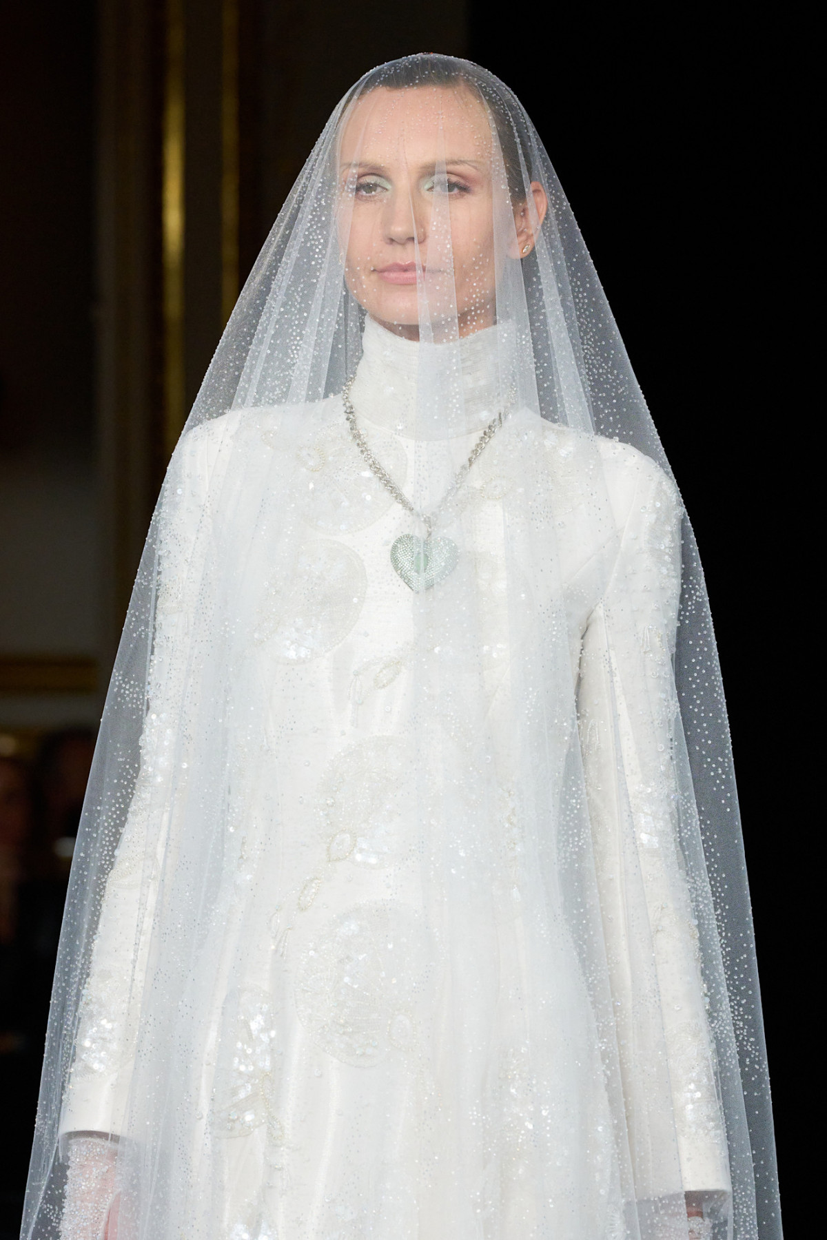 Ключові віяння весільних вбрань з Паризького тижня високої моди
25