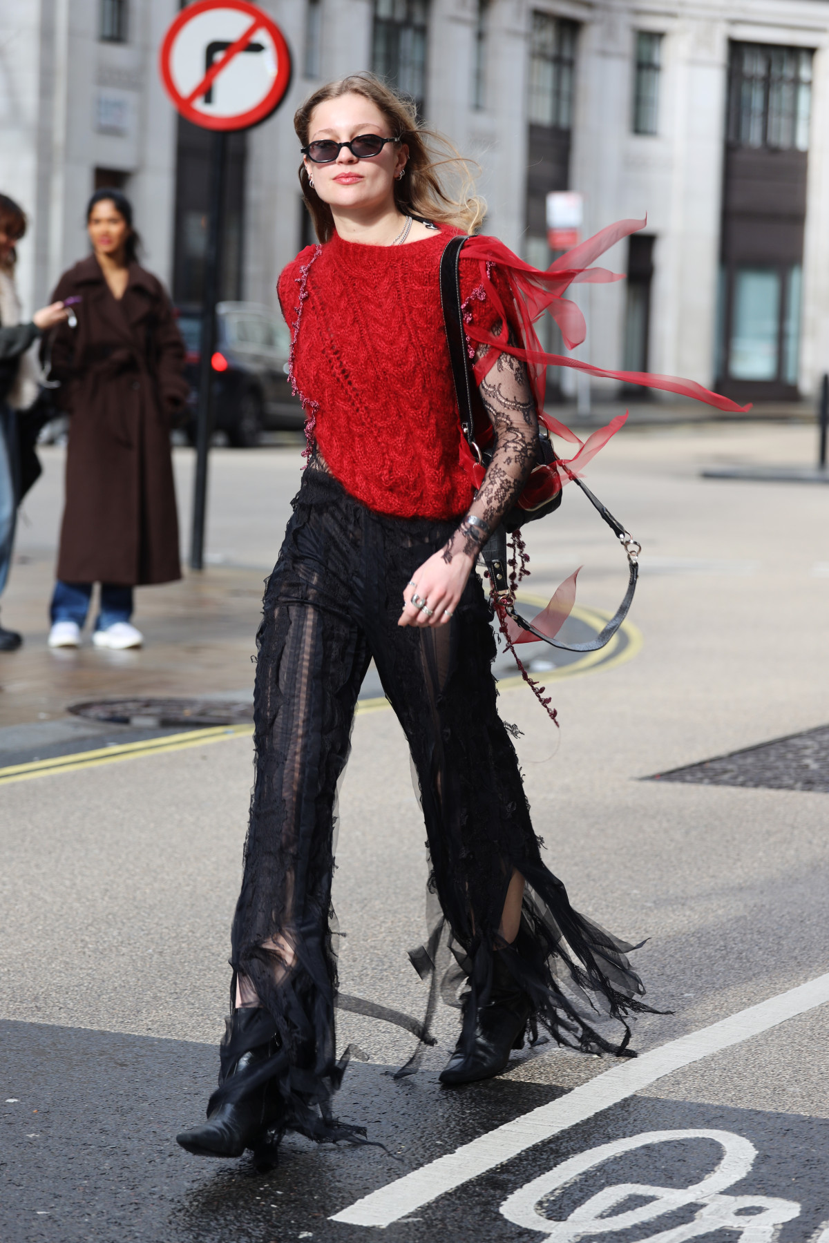 Деталі вирішують: ключові тренди з Лондонського тижня моди
35