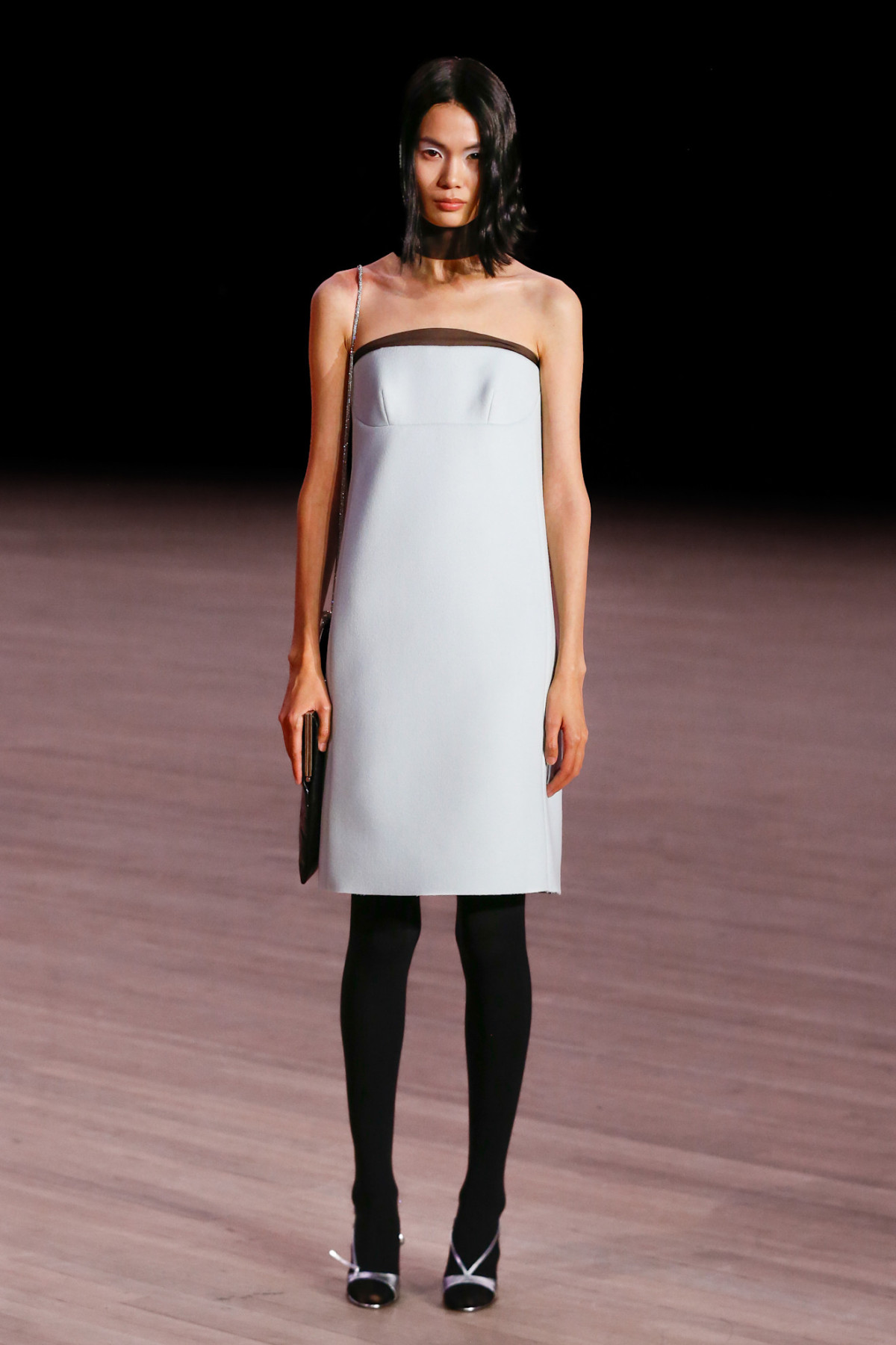 Кутюрні форми та спідниці з низькою посадкою: Марк Джейкобс започаткував модний тиждень у Нью-Йорку.
11