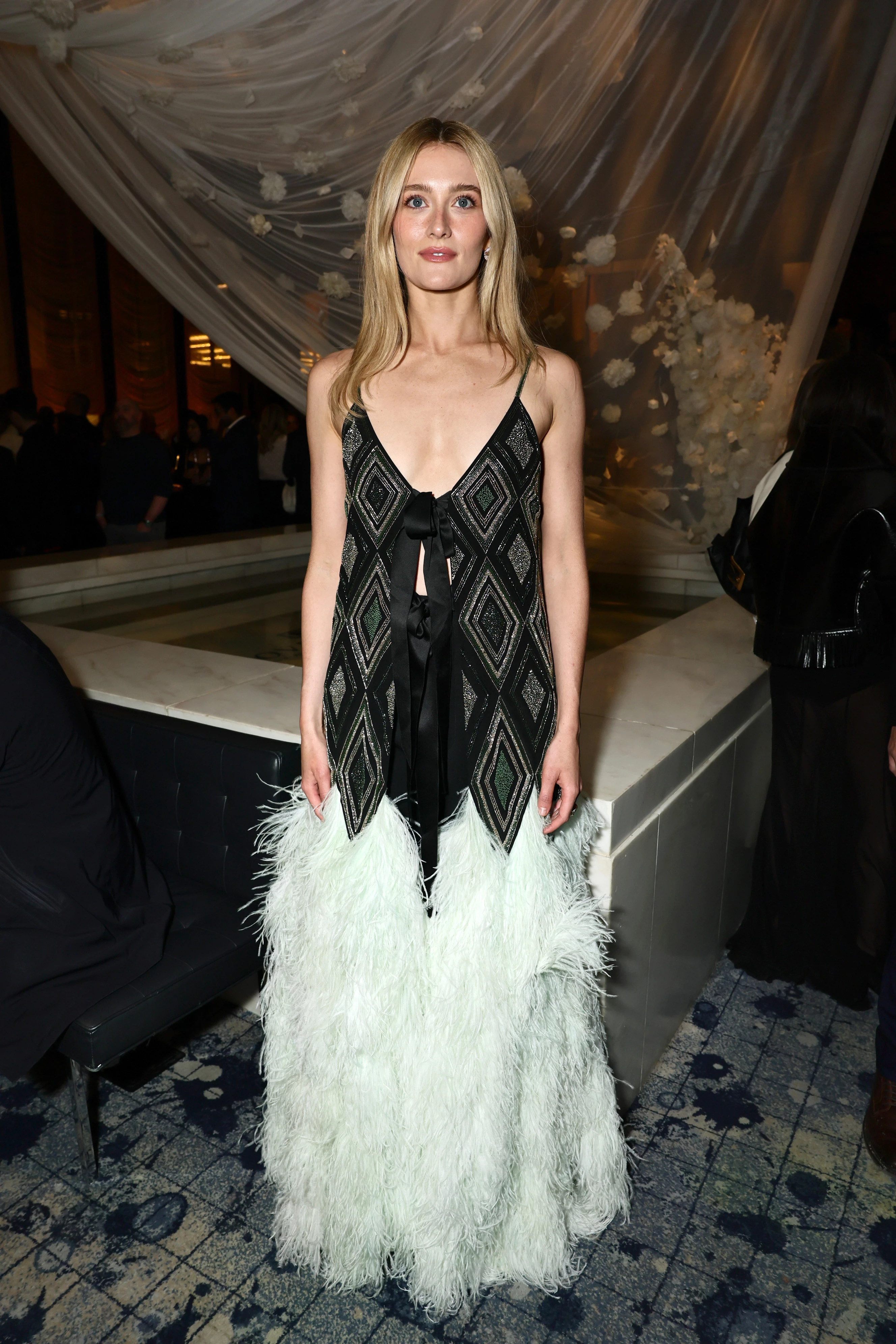 Гардероб Керолін Бессетт-Кеннеді: інтерпретація від Сари Піджон
6