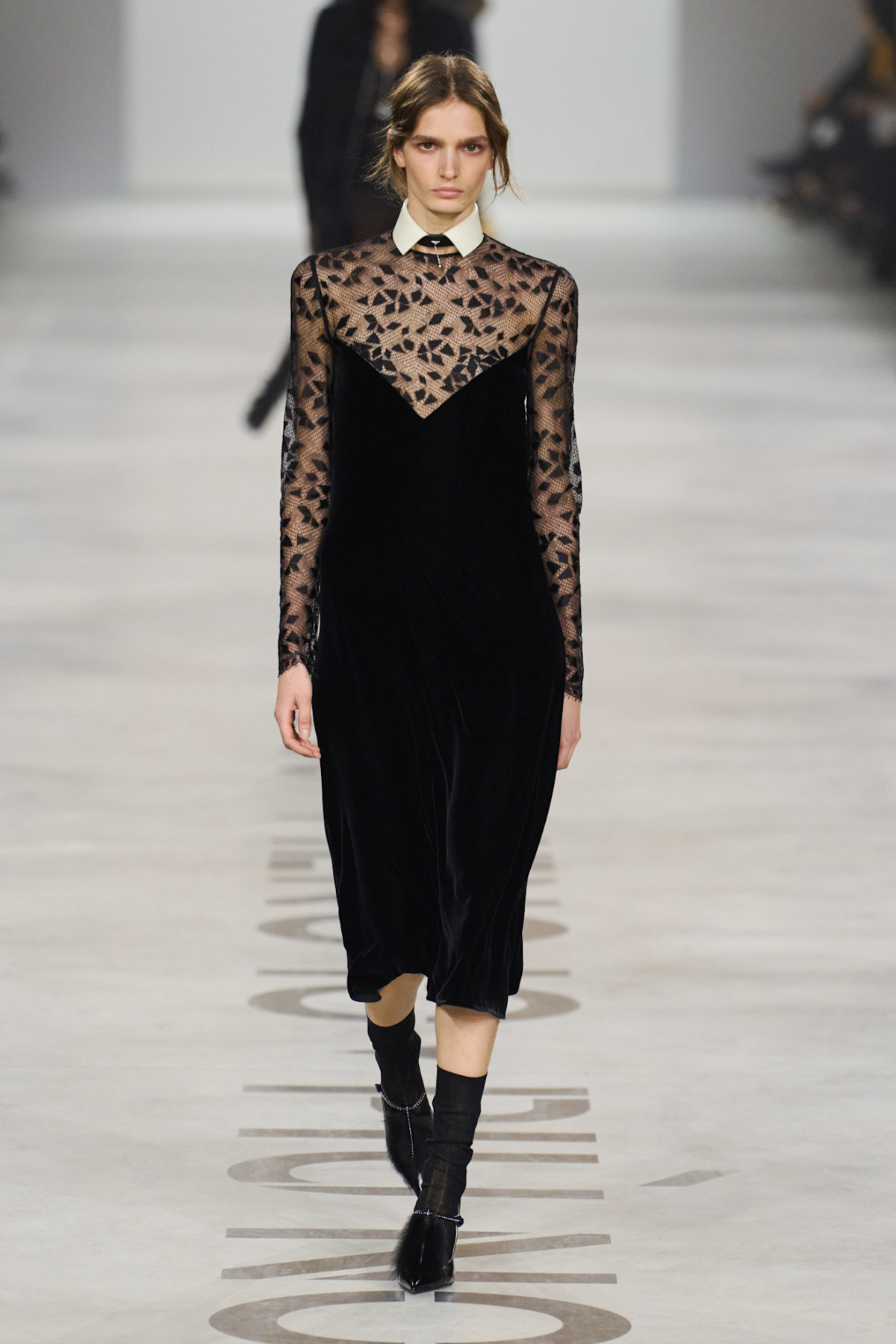 Марія Грація К'юрі вперше у Fendi: невже це справді настільки нецікаво, як стверджує онлайн модна тусовка?
5