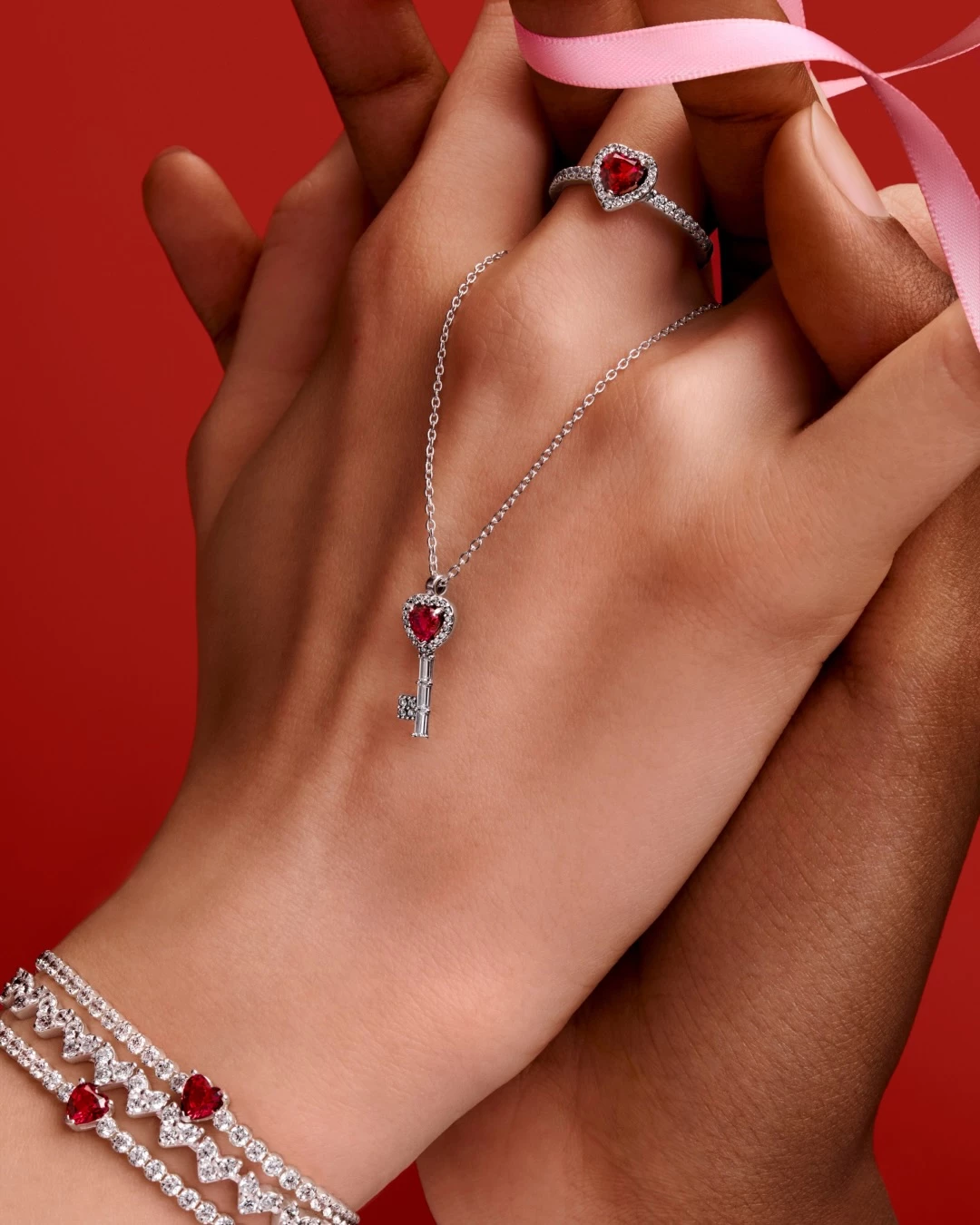 10 коштовних презентів на День закоханих
9