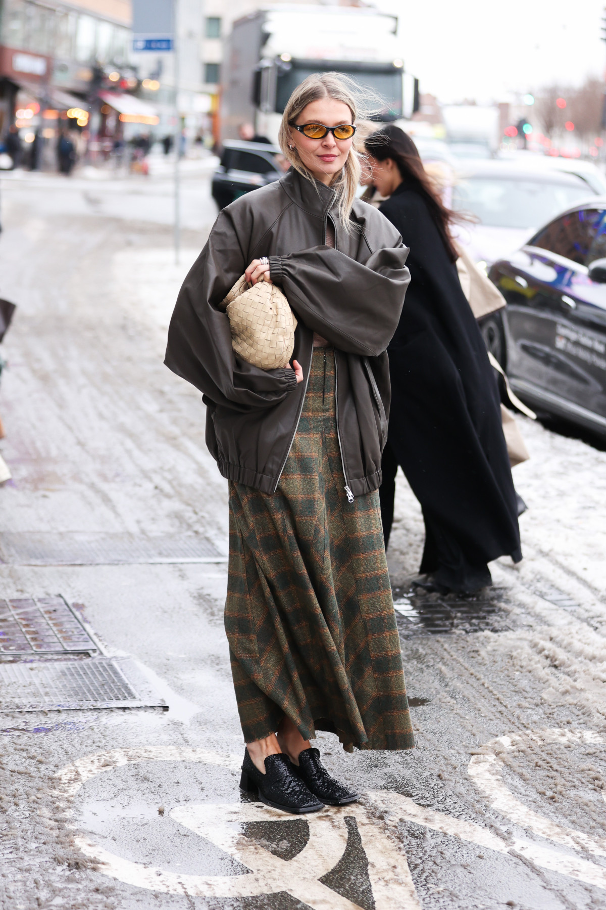 Вулична мода: ключові тенденції 2026 за версією модниць Копенгагена
14