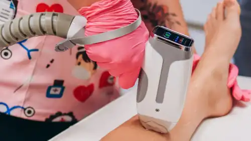 Як дієве лазерне усунення русявого, ледь помітного та сивого волосся?