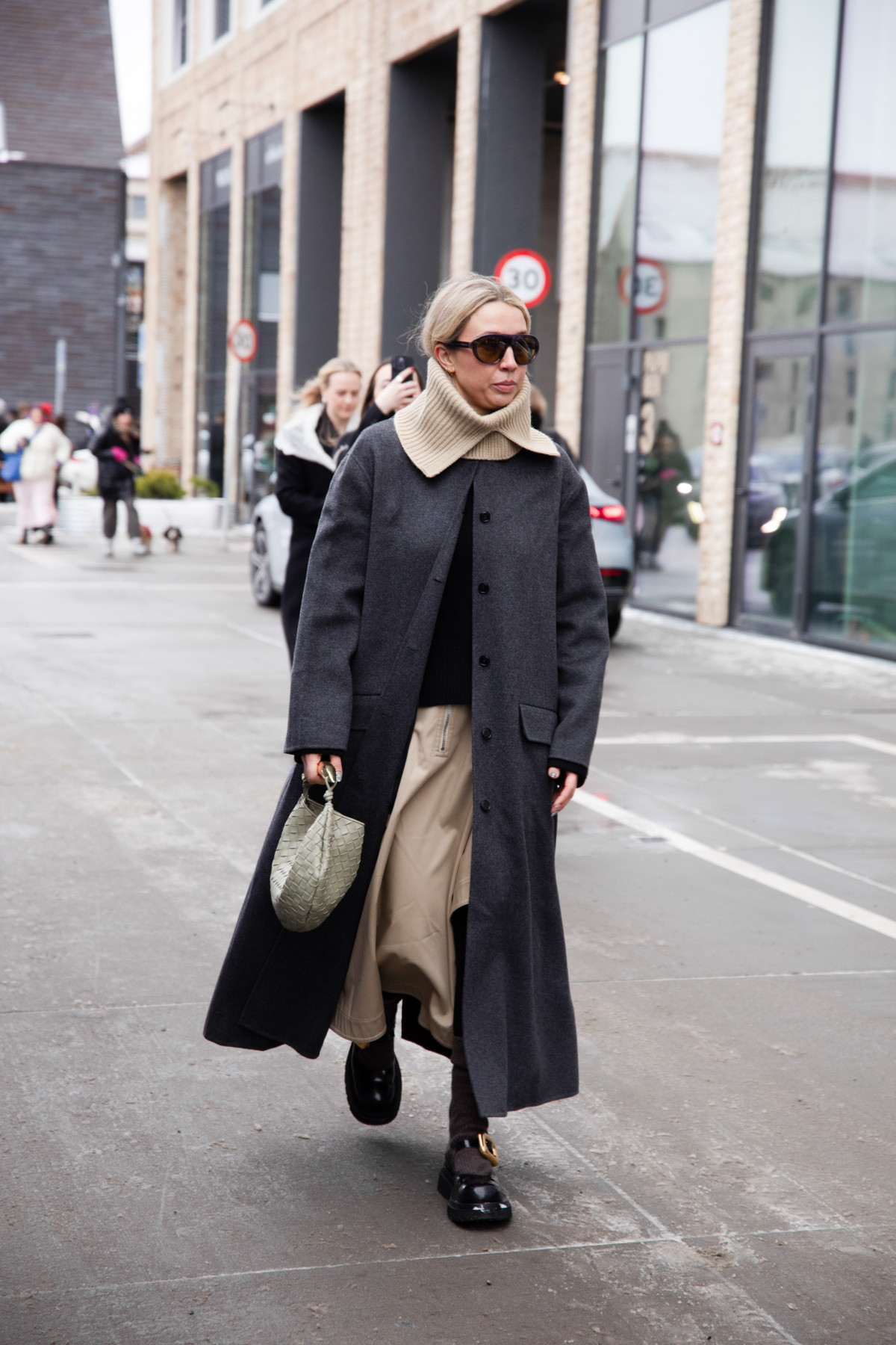 Вулична мода: ключові тенденції 2026 за версією модниць Копенгагена
11